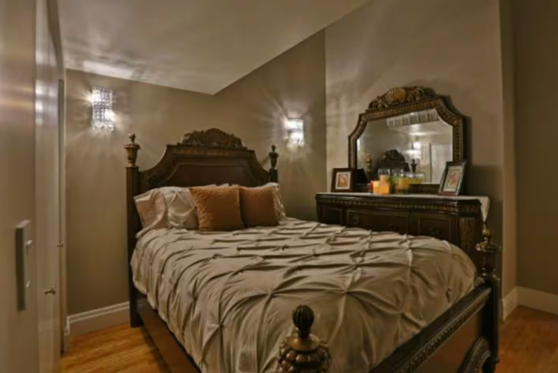 Queen bedroom 1